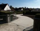 Fertiggestellte befestigte Friedhofseinfahrt<br><small>Hans Brendle</small>