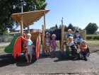 Unsere Krippenkinder vor dem neu installierten U3 Spielgerät<br><small>Kindergarten Schwalbennest</smalll>